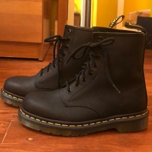 NEW 1460 GREASY Black Matte Dr. Martens Sz 6